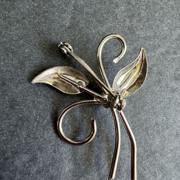 Vintage Pearl Flower Spray Brooch Silver Tone Leaves Dainty Feminine - Picture 6 of 8